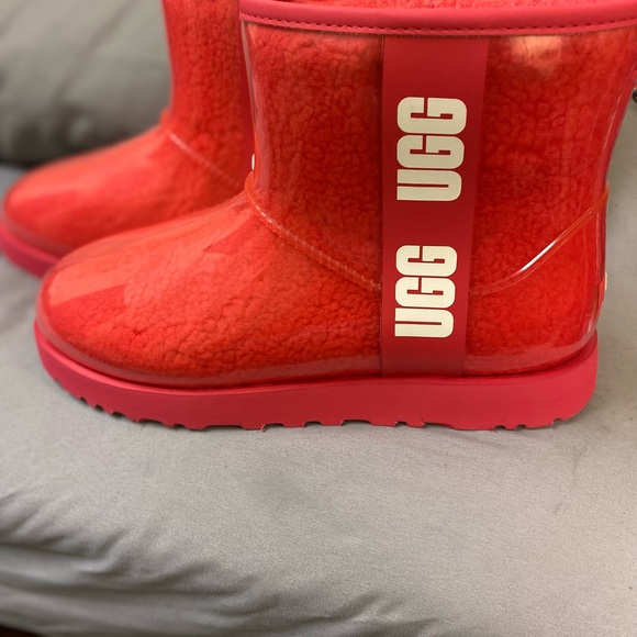 Red uggs - Picture 5 of 5